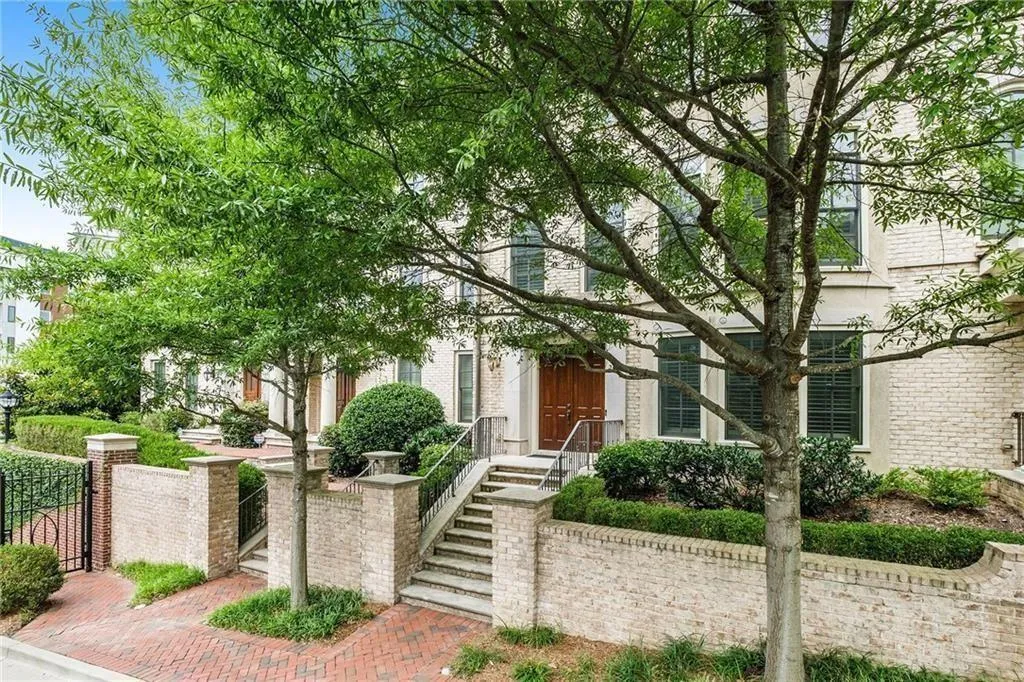 3611 E Paces Way Ne, Atlanta, Georgia 30326, 3 Bedrooms Bedrooms, 0 ,3 BathroomsBathrooms,Residential,For Sale,3611 E Paces Way Ne,7835406