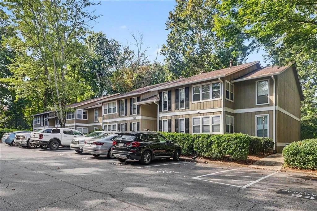 5157 Roswell Road Unit 8, Sandy Springs, Georgia 30342, 1 Bedroom Bedrooms, 0 ,1 BathroomBathrooms,Residential,For Sale,5157 Roswell Road Unit 8,7827710