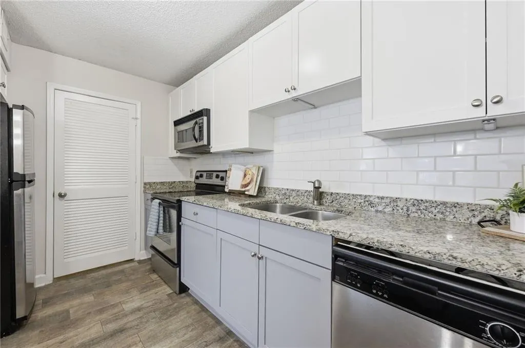 2657 Lenox Road Ne Unit 113, Atlanta, Georgia 30324, 1 Bedroom Bedrooms, 0 ,1 BathroomBathrooms,Residential,For Sale,2657 Lenox Road Ne Unit 113,7846660