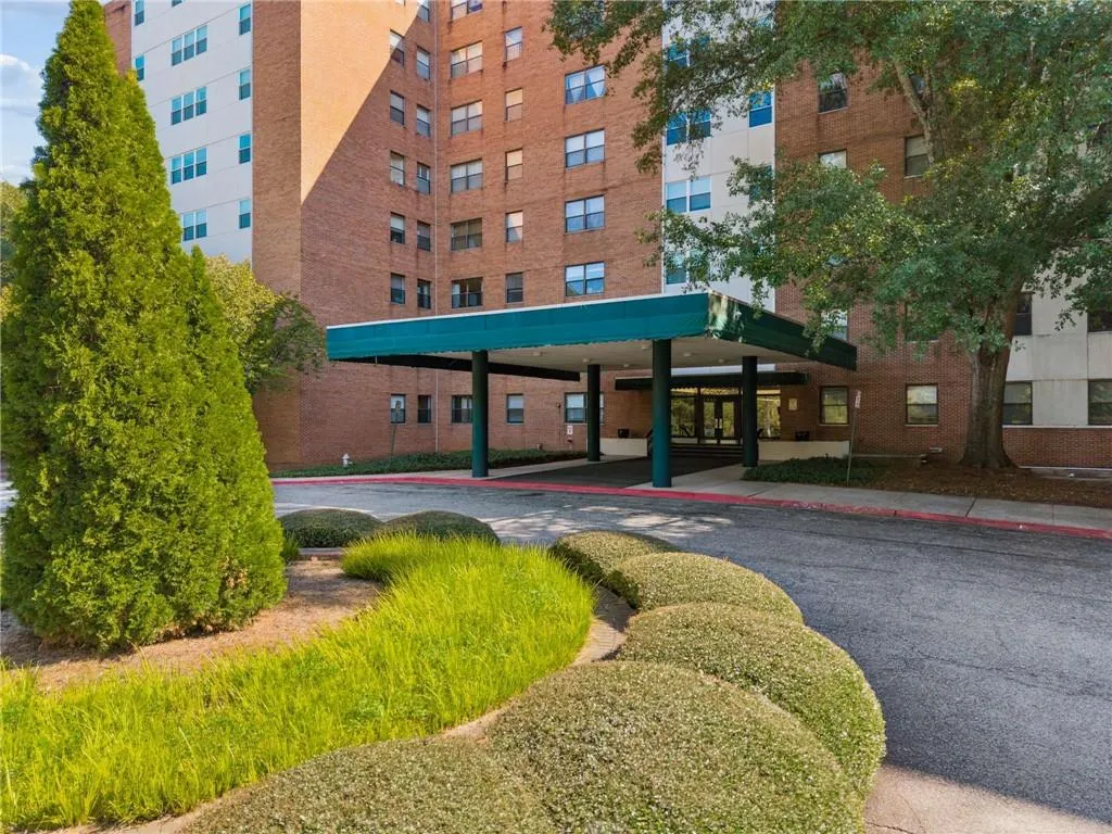 2965 S Pharr Court South Court Nw Unit 219, Atlanta, Georgia 30305, 2 Bedrooms Bedrooms, 0 ,2 BathroomsBathrooms,Residential,For Sale,2965 S Pharr Court South Court Nw Unit 219,7858118
